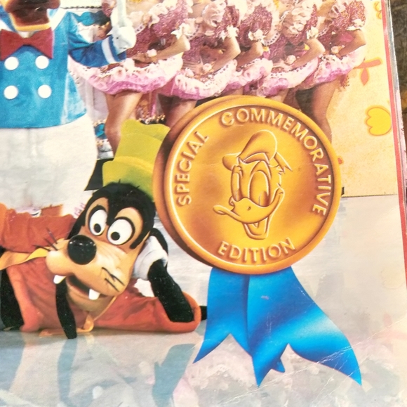 Walt Disney World on Ice Anniversary Special Comm. Edition Happy Birthday Donald - Picture 2 of 5